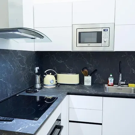 Citylife Brand New Luxury Art Apartment-2
